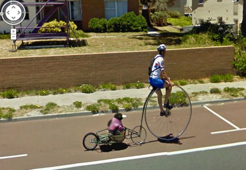 Google street view“  е наистина интересна услуга, която ни позволява