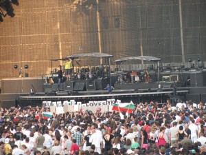 На концерта на Бон Джоуви в Букурещ българските фенове показаха, че са сред най-верните фенове на групата