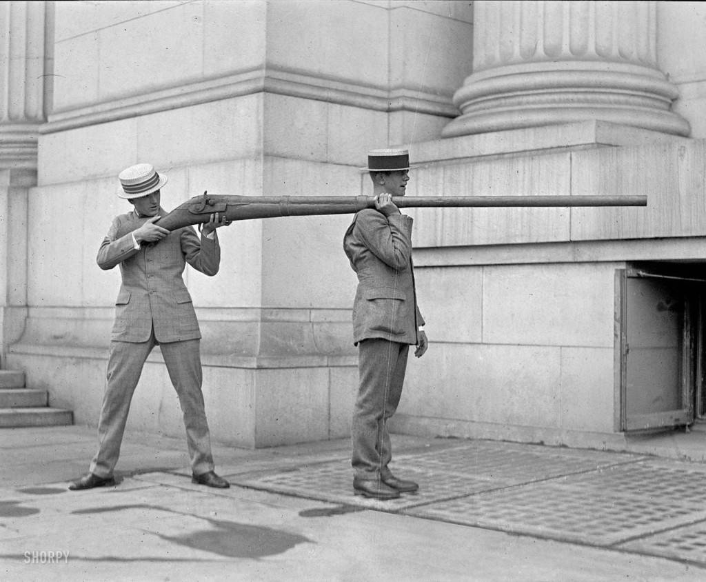 Оръжие за лов на водоплаващи птици от 19 век. Само с един изстрел можело да бъдат отсреляни петдесетина пернати.