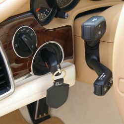 Защо в автомобилите „Порше“ ключът за запалване е отляво?
