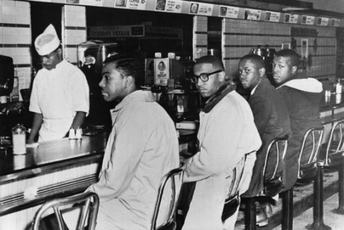 1 февруари 1960 – четирима африкански студенти сядат в малкото