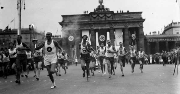 щафета-с-олимпийския-огън-1936-година-в-Берлин