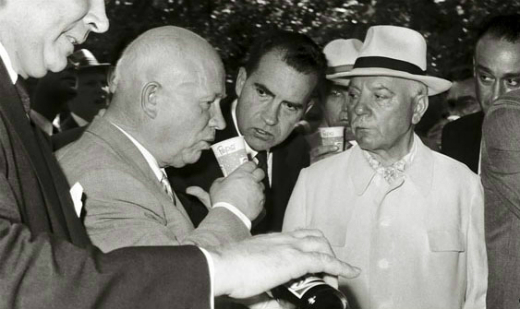 През юли 1959 г Доналд Кендъл вицепрезидент на компанията Pepsi Cola