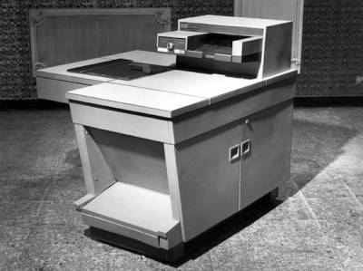 Пред вас е първата черно бяла копирна машина Xerox 914 създадена