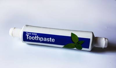 Two way toothpaste – концепцията за двустранна тубичка с паста
