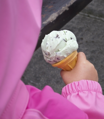 дете със сладолед