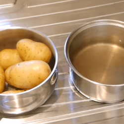 Как да обелим бързо варени картофи?