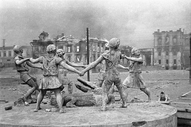 статуя Сталинград деца