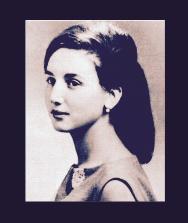 Декември 1965 година Алкамо град в Сицилия 18 годишна девойка била
