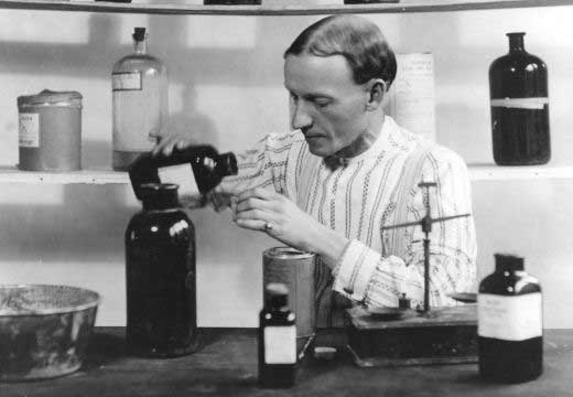През 1902 година американецът Чарлз Хатфийлд измислил тайнствена смес с