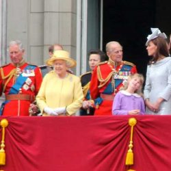 Защо британското кралско семейство не използва фамилията си?