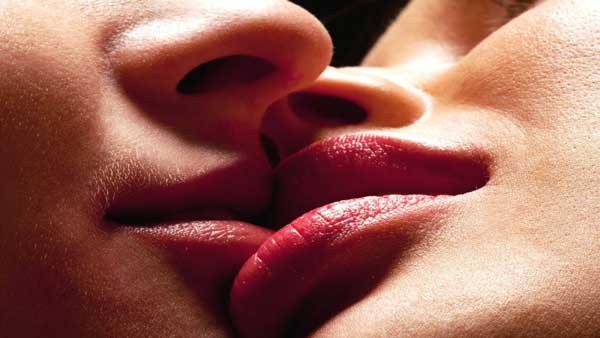 Щом целувката е френска това значи ли че е измислена