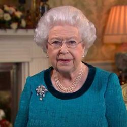 Защо в Англия управлява кралицата, а не кралят?
