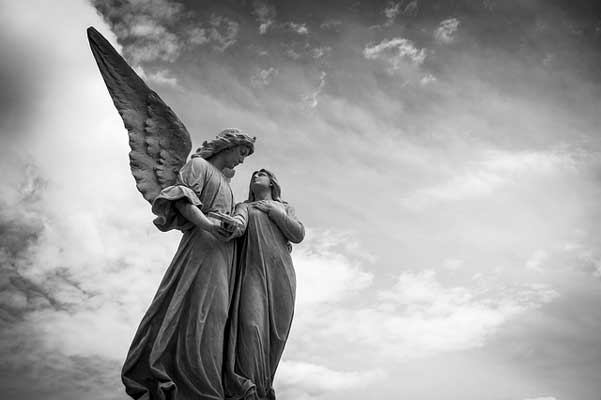 статуи-на-два-ангела
