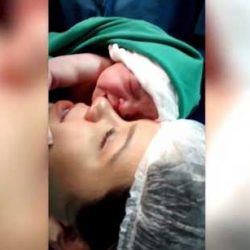 Видео, което разтапя: мигновената емоционална връзка между новородено и майка му