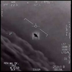 Пентагонът разсекрети преследване на НЛО
