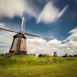 Защо Нидерландия е наричана Холандия?