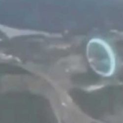 Пътници на самолет заснели на видео „портал в паралелен свят“