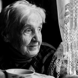 Защо бабата по майчина линия има по-голямо влияние в живота на детето от бабата по бащина