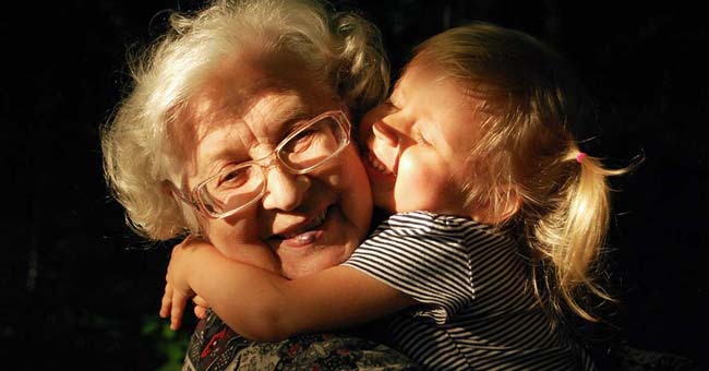 Сега повече отвсякога бабите и дядовците трябва да са близо до внуците си.