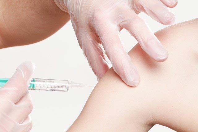 С появата на ваксини срещу COVID 19 в България се надигна