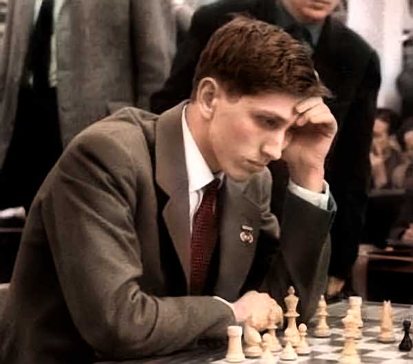 Разказват че докато играел партиите си шах американският гросмайстор Робърт