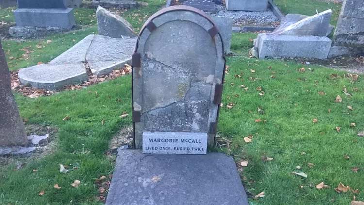 През 1705 г ирландка на име Марджъри Маккол умира от